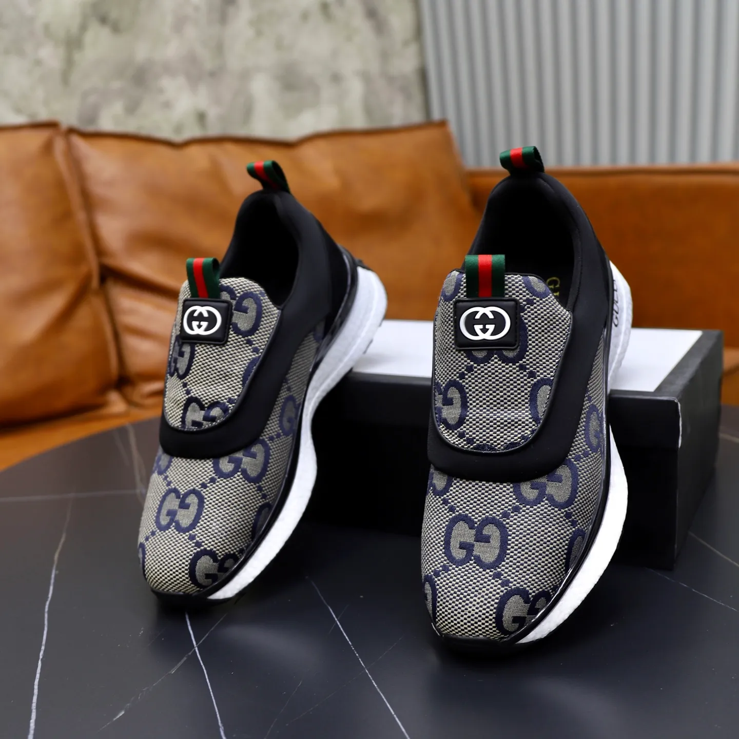 Ex-factory price: 462💰🙅‍♂️🙅‍♂️🙅‍♂️ Brand: Gucci GuCCI Standard code: 38-44 (45 customized) Grade: Same as the official website Material: Original leather stitching brand cloth Comfortable and breathable lining Lightweight and wear-resistant sports outsole Style category: Men's fashionable casual shoes Running sneakers Distinguished luxury brand elements Top luxury Color: actual picture color